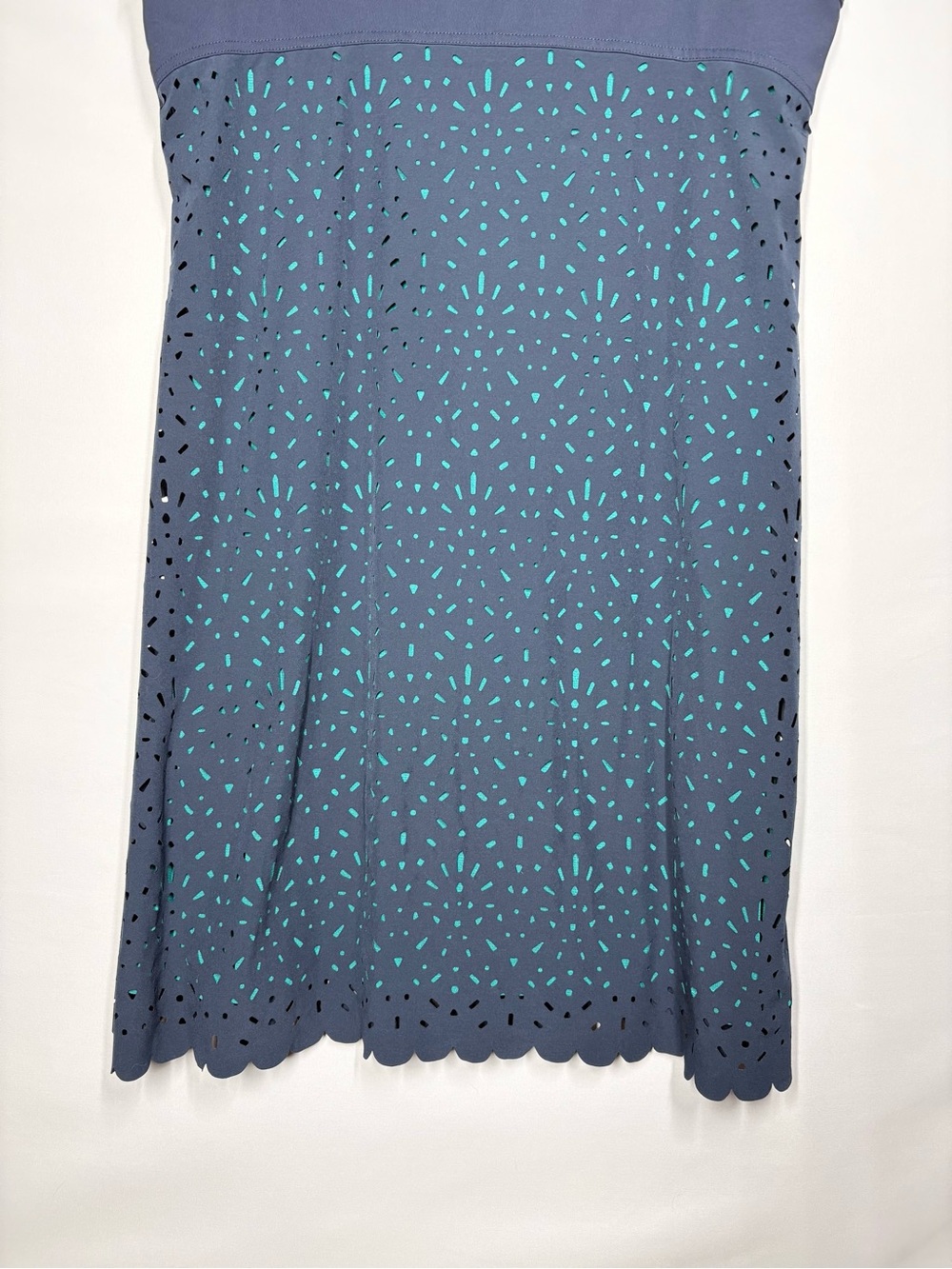 Title Nine Navy & Teal Laser-Cut Sleeveless Dress. Medium - Picture 6 of 10
